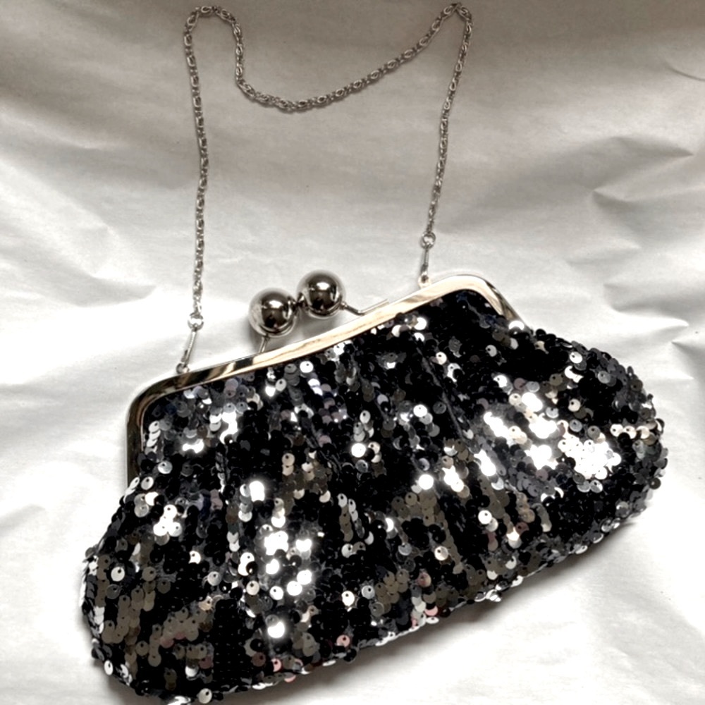 Vintage Black and Silver Sequin Bag with Chain Strap - Picture 5 of 14